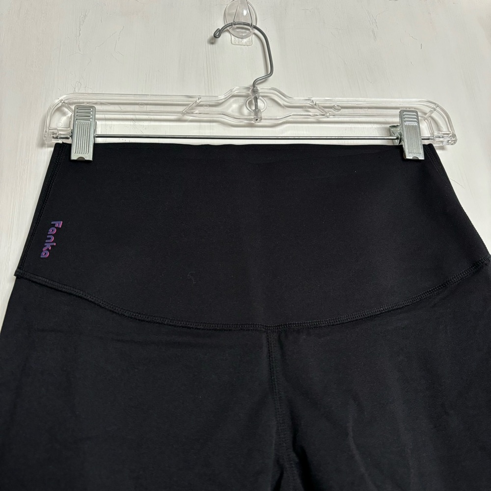 Fanka Body Sculpt 9" Biker Shorts (Reversible Wear) in Black Compression Active - Picture 6 of 9